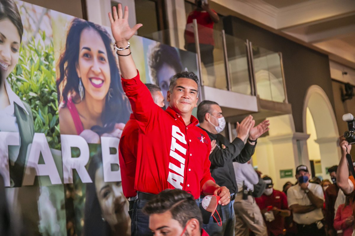 Muchísimas felicidades amigo <a href="/alitomorenoc/">Alejandro Moreno</a> ! Mis mejores deseos hoy y siempre! Abrazo fuerte !