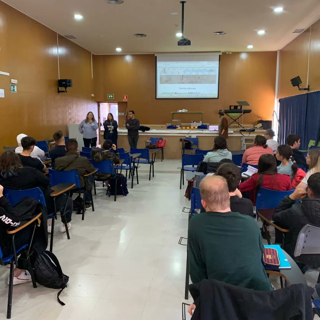 inselcalamot's tweet image. ▶️Avui hem rebut la visita de l'Associació de comerciants @Wow_gava 📌@calzadosjuma, @righettiforners i @eltallerdeanalia han proposat tres #reptes, que els alumnes d'#ACO1 i #IFE han resolt
#SomCalamot #FPCalamot #comerçimarqueting  #juntsmoltmillor #inclusió  #comerçlocal #Gavà