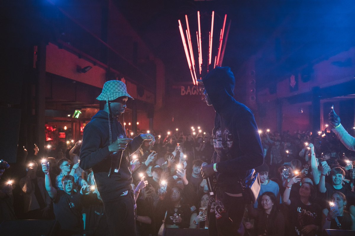binksesteban's tweet photo. trapstar 🎸 https://t.co/peepmedBAi