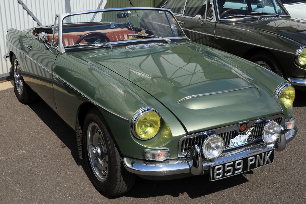 RobRambler214's tweet photo. A+ day @BrooklandsMuseu for #BritishMarquesDay #MGDay #DriveItDay #BrooklandsMuseum #Classic #British #Cars #MG @MGCarClub @TheMGOwnersClub @MGExp @CandSCmagazine ❤️ #Brooklands😀 https://t.co/RlAm9w0zS8
