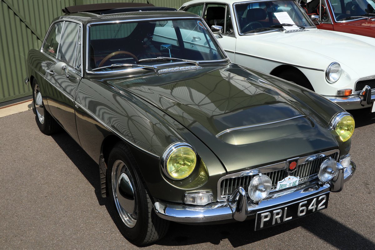 RobRambler214's tweet photo. A+ day @BrooklandsMuseu for #BritishMarquesDay #MGDay #DriveItDay #BrooklandsMuseum #Classic #British #Cars #MG @MGCarClub @TheMGOwnersClub @MGExp @CandSCmagazine ❤️ #Brooklands😀 https://t.co/RlAm9w0zS8