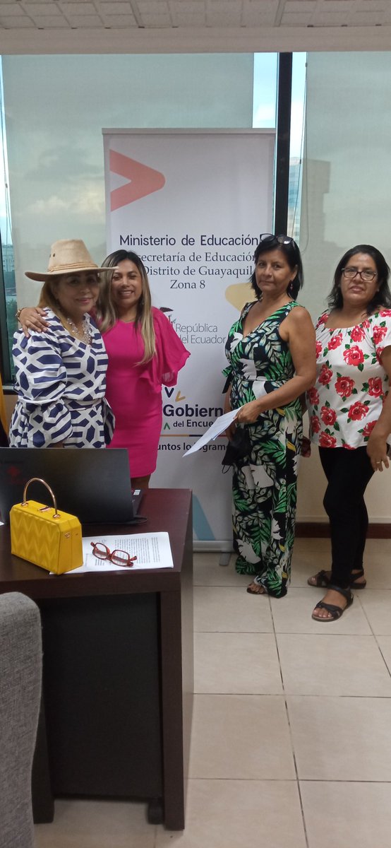 AnaConcomindaba's tweet photo. #FEDARTEG trabajando y preparando informe para @mariabrownp de @Educacion_Ec y @SERCOPec para mejorar la participación de las #Asociaciones y #Unidades sea más Equitativa y Justa para los #Artesanos #Textiles tomando en cuenta realidades Territoriales y capacidades productivas https://t.co/p0W6WNecCo