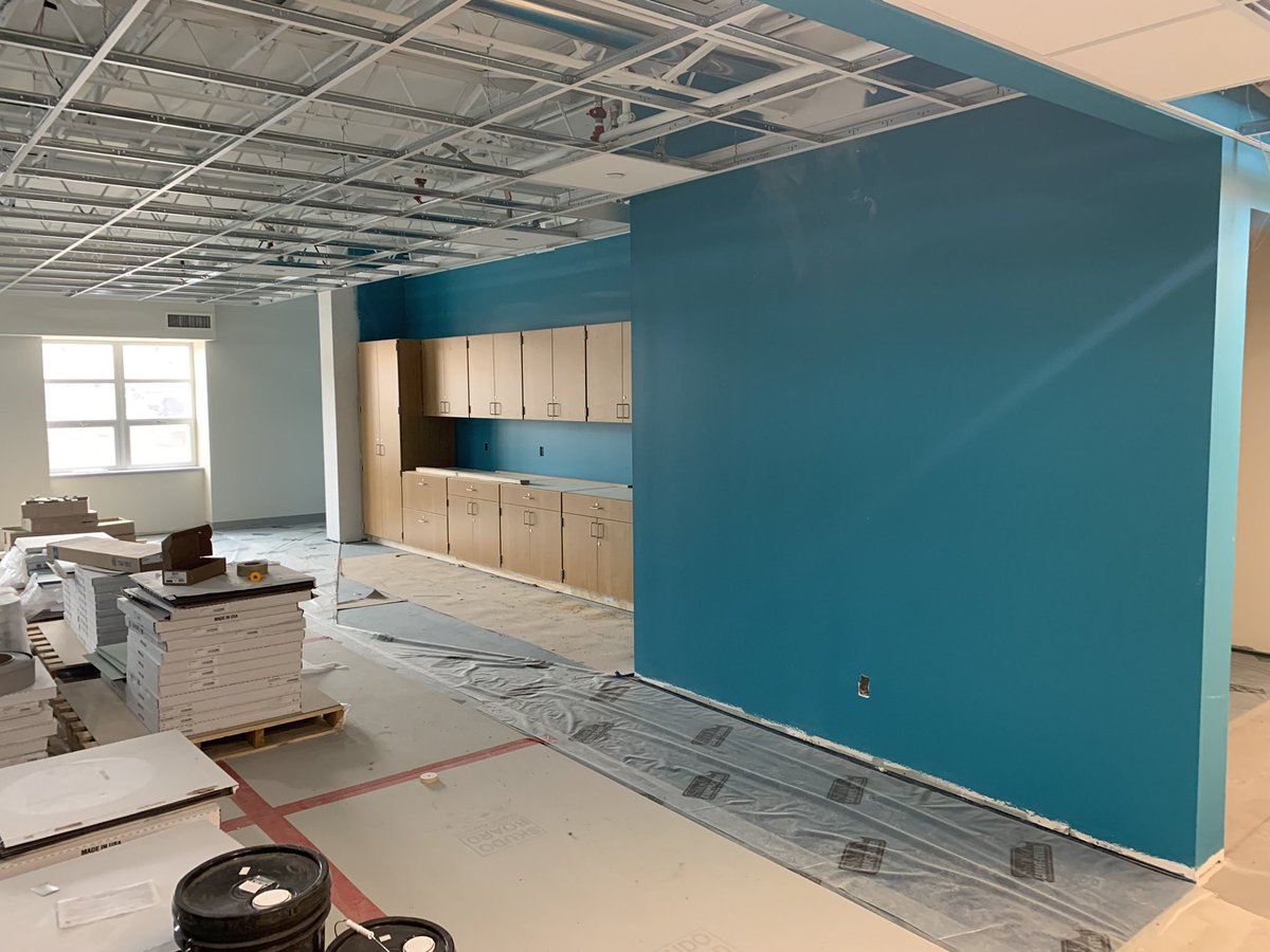 BrianMercerNKC's tweet photo. A welcoming design by @DLRGroup with great craftsmanship from @McCownGordon! Thanks to Principal @jonaleesearcey for my first look at the spectacular renovation going on within @NKCSchools @BRES_Bears! More pictures at the link! #learningonthecliff
https://t.co/ufYYSlcalZ https://t.co/MGaCKD6QMx