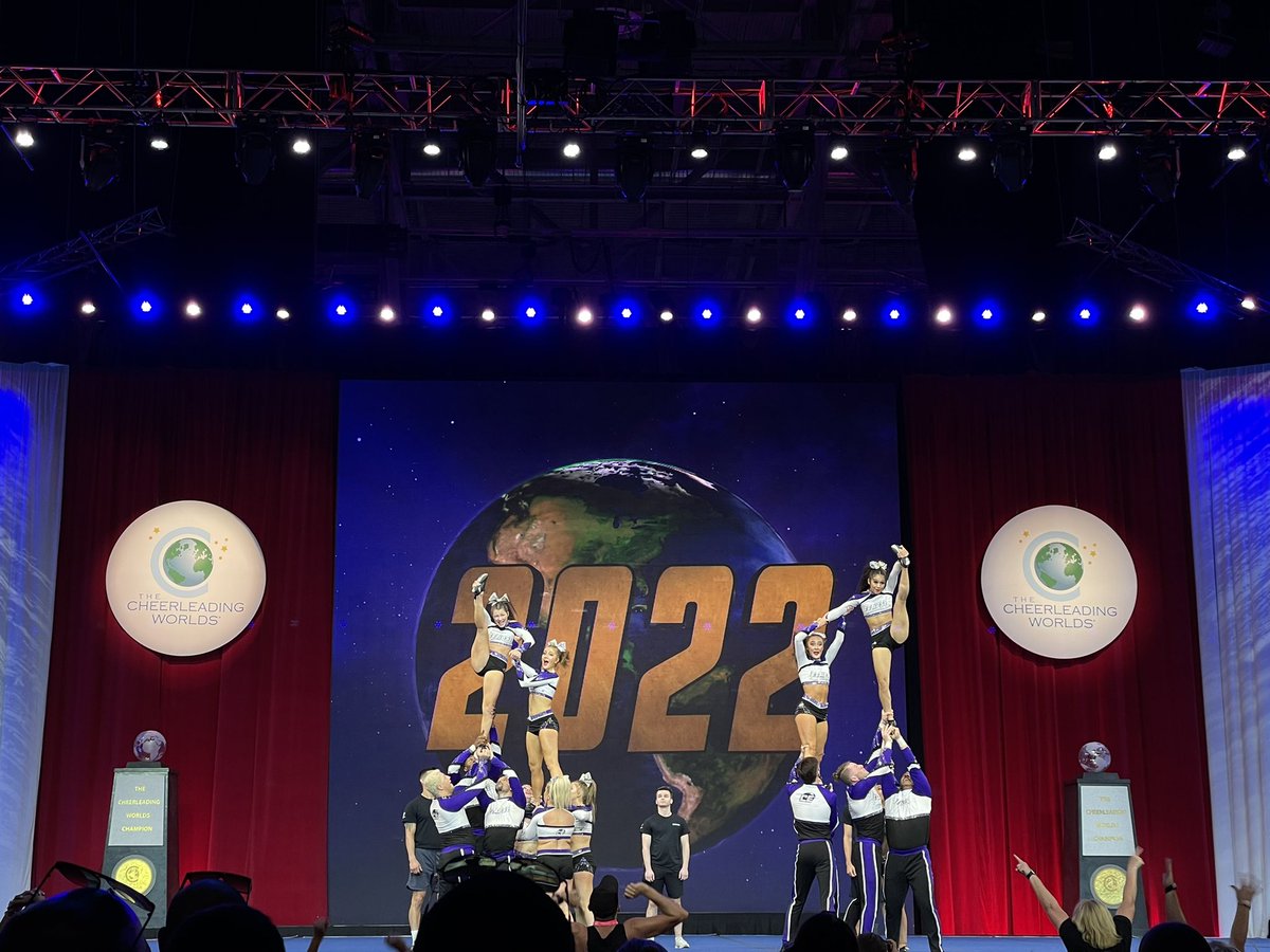 CheerTheory's tweet photo. Cheer Eclipse - Comets 💫  JUST SHOWED UP &amp; PROVED WHY THEY’RE IN FINALS 😍

#CheerWorlds2022 #Arena https://t.co/K8UAkx2zJF