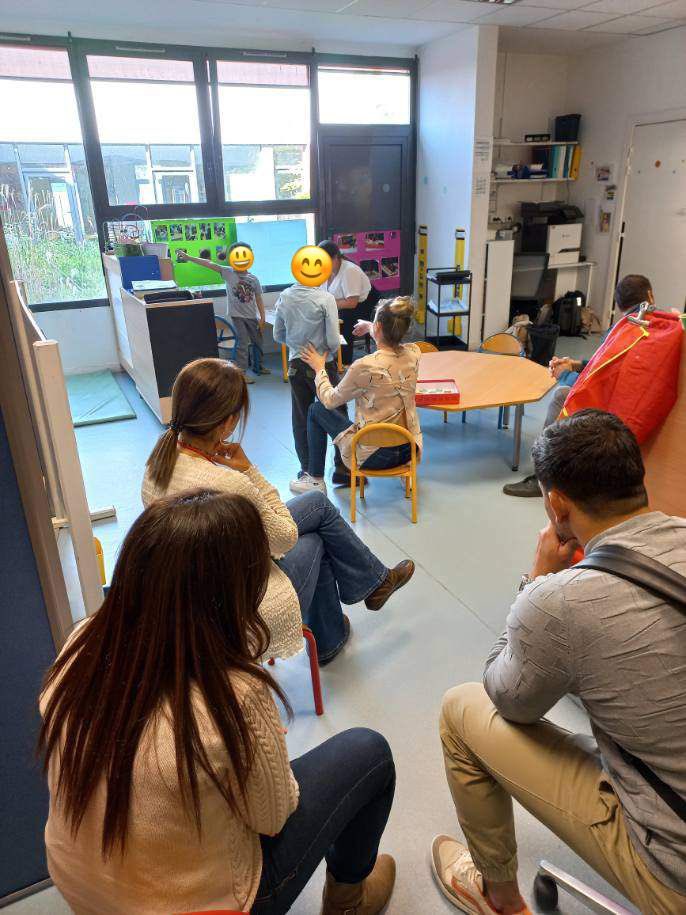 SabrinaCPDLVE's tweet photo. Job shadowing pour la délégation de professeurs et formateurs de Tenerife @Cepnortetfe @EUErasmusPlus #DSDEN91 #école #inclusive: UEMA, SEGPA et classe Ulis. Déjeuner avec les enseignants CLG Vilar de Grigny, repas préparé par les élèves de segpa. A great experience for all🇪🇸🇫🇷🇪🇺 https://t.co/nt9TgyZ2FY