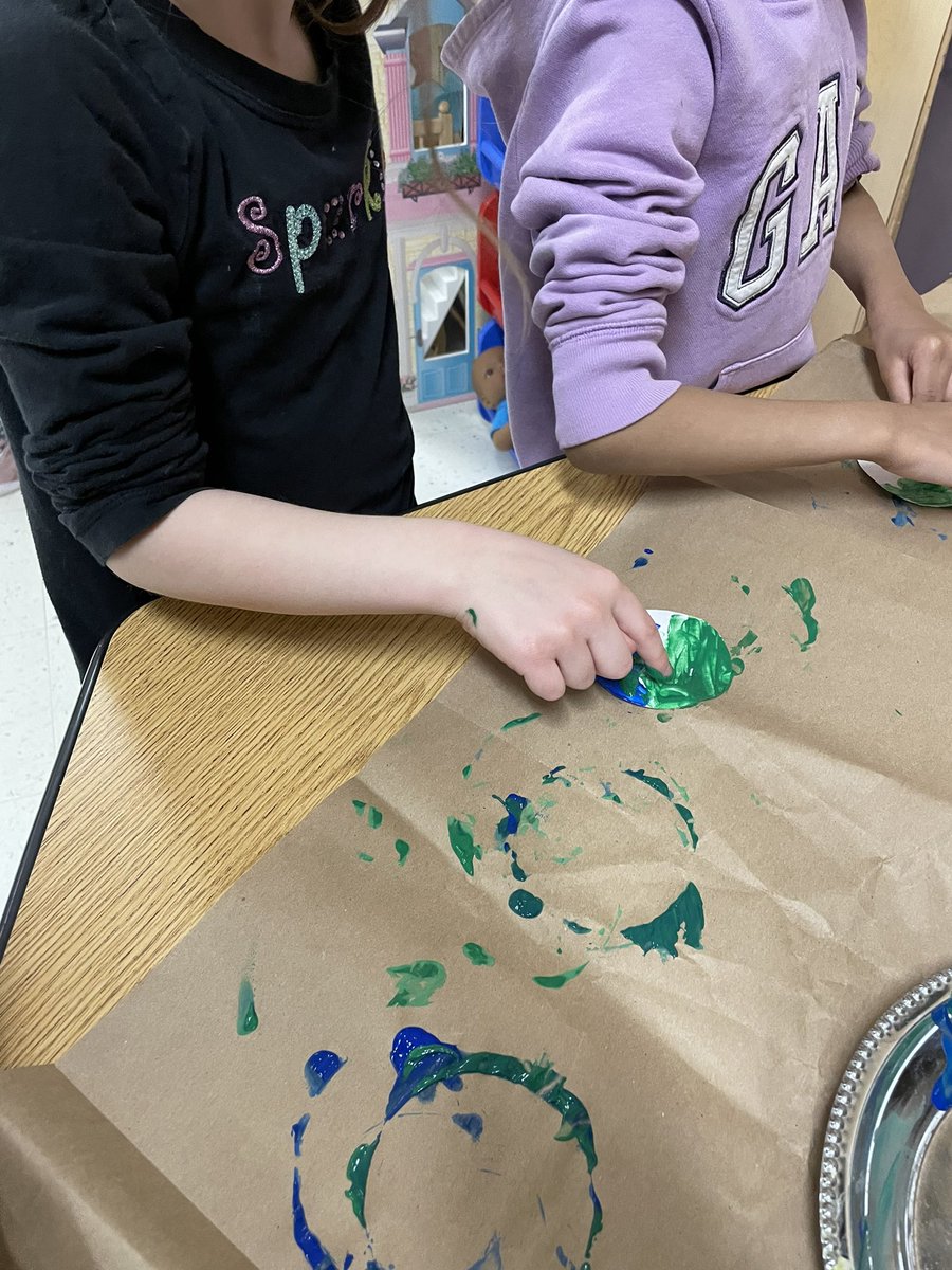 KennedyAlt13's tweet photo. KC was very excited to paint the world on Thursday! #EarthDay #Kindergarten #earlyyears #hwdsb #earlychildhood @hwdsb #earlylearning #ECE https://t.co/HFD3039bfx