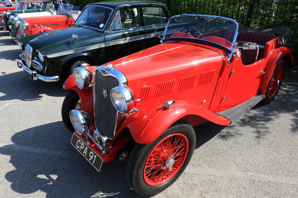 RobRambler214's tweet photo. A+ day @BrooklandsMuseu for #BritishMarquesDay #MGDay #DriveItDay #BrooklandsMuseum #Classic #British #Cars #Singer (what a line-up!) #SingerOwnersClub @CandSCmagazine ❤️ #Brooklands 😀 https://t.co/tyeHebixwC