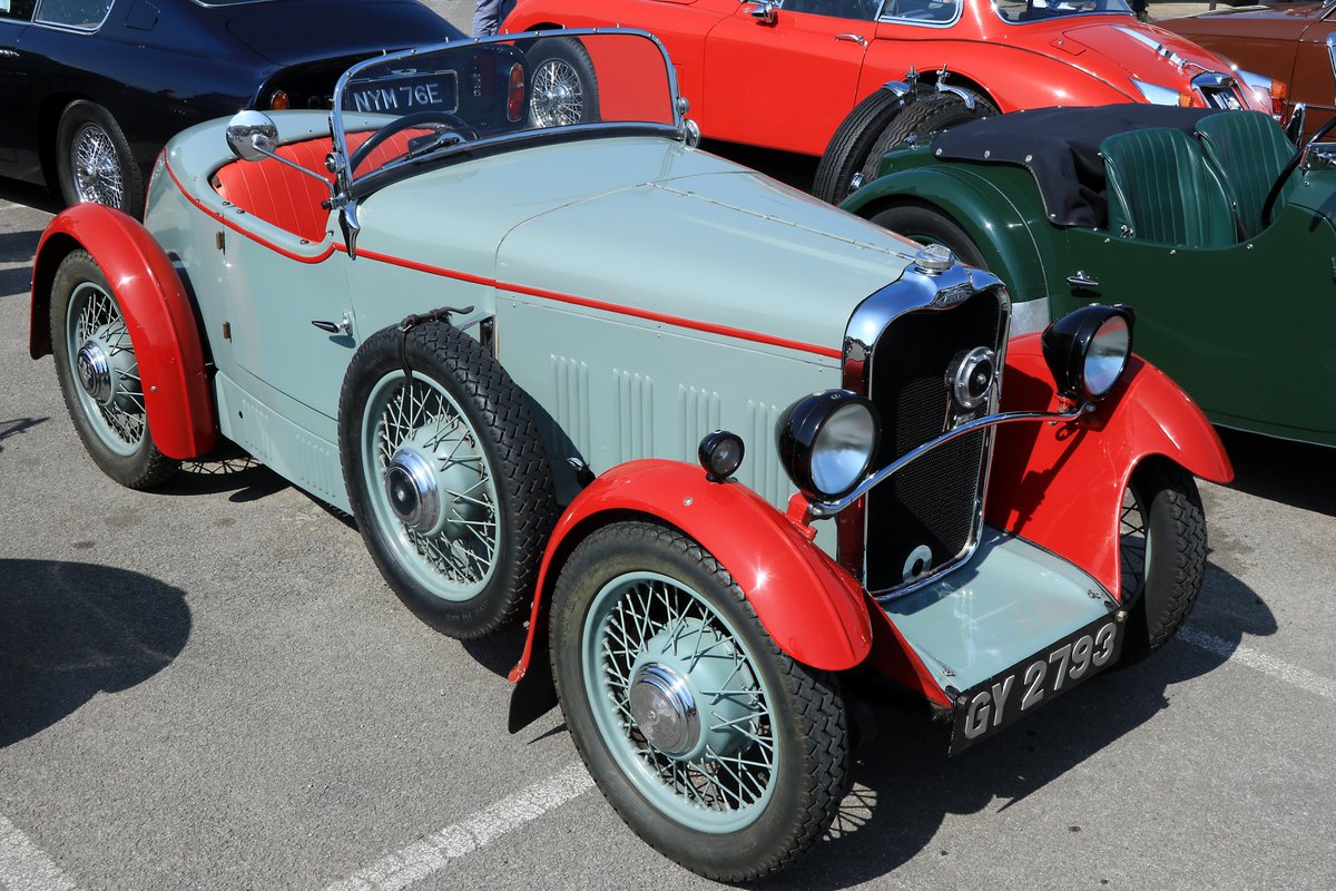 RobRambler214's tweet photo. A+ day @BrooklandsMuseu for #BritishMarquesDay #MGDay #DriveItDay #BrooklandsMuseum #Classic #British #Cars #Singer (what a line-up!) #SingerOwnersClub @CandSCmagazine ❤️ #Brooklands 😀 https://t.co/tyeHebixwC