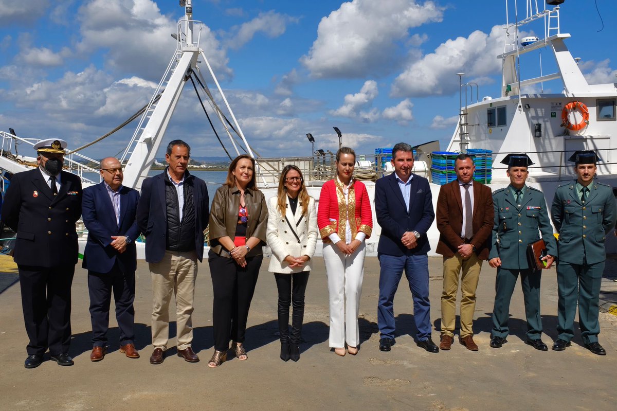 aytoayamonte's tweet photo. Inversión de 2,5M€ de fondos europeos en la construcción de la nueva lonja pesquera del puerto de #Ayamonte.

La alcaldesa ha participado en el acto de primera piedra. https://t.co/hCzkIo7FhB