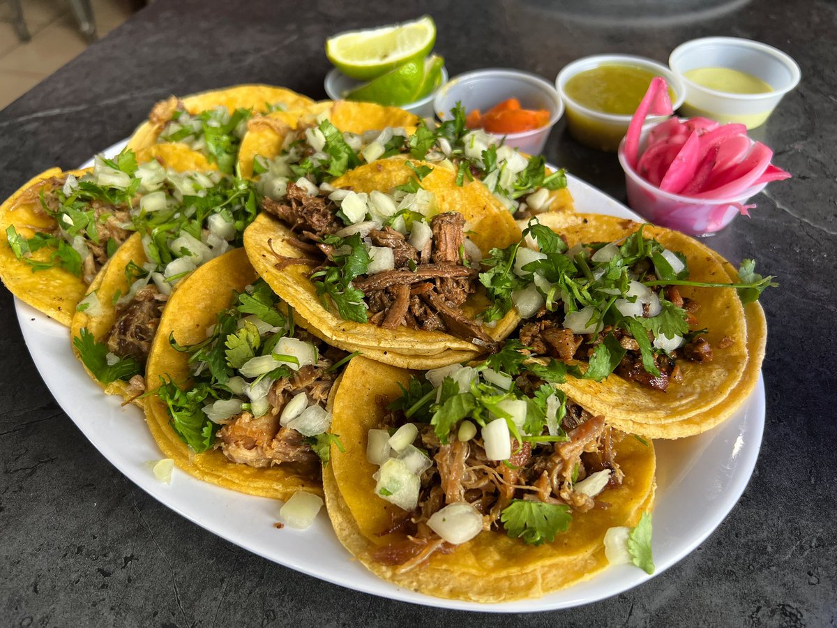 MizzouRahMan's tweet photo. If you’ve not yet been to Taqueria don Pancho in Columbia, stop what you’re doing and go there. #CoMo #CoMocation #Mizzou https://t.co/L3YQfgYnfo