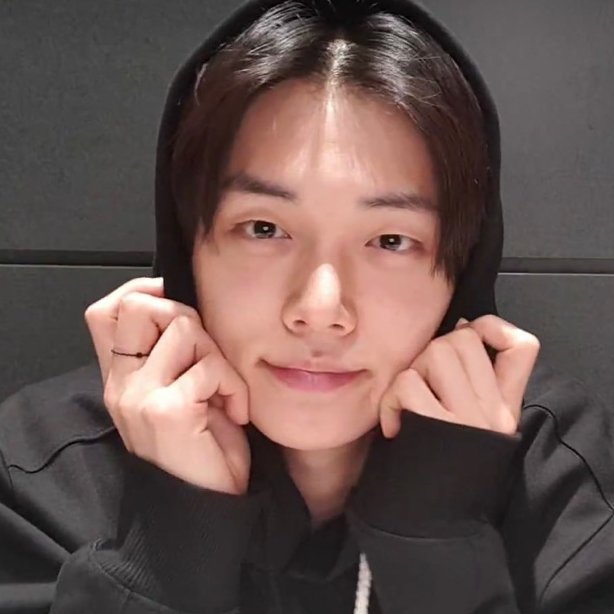 hourlyjunie's tweet photo. bf calls 

#YEONJUN #연준 @TXT_members https://t.co/CiK5iLLVnG