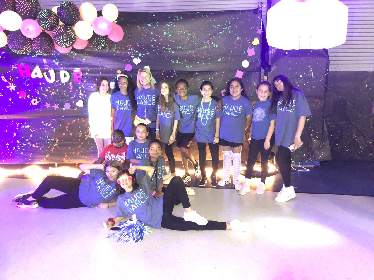 Miss_Howard1's tweet image. We had so much fun Dancing the night away at the Haude Glow Dance! Thank you PTO for organizing such a fun event!! #letsglowhaude @HaudeKISD  #DanceClub @KleinISD