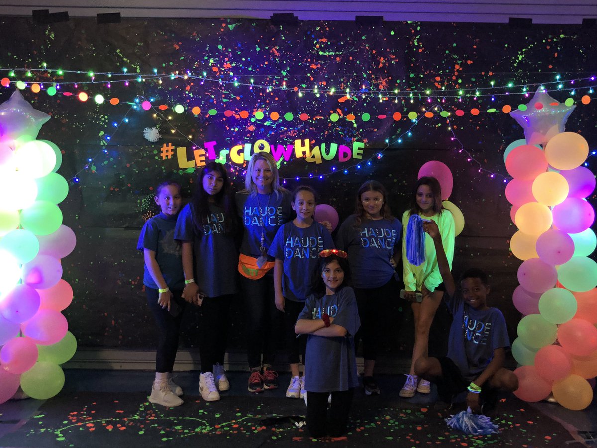 Miss_Howard1's tweet image. We had so much fun Dancing the night away at the Haude Glow Dance! Thank you PTO for organizing such a fun event!! #letsglowhaude @HaudeKISD  #DanceClub @KleinISD