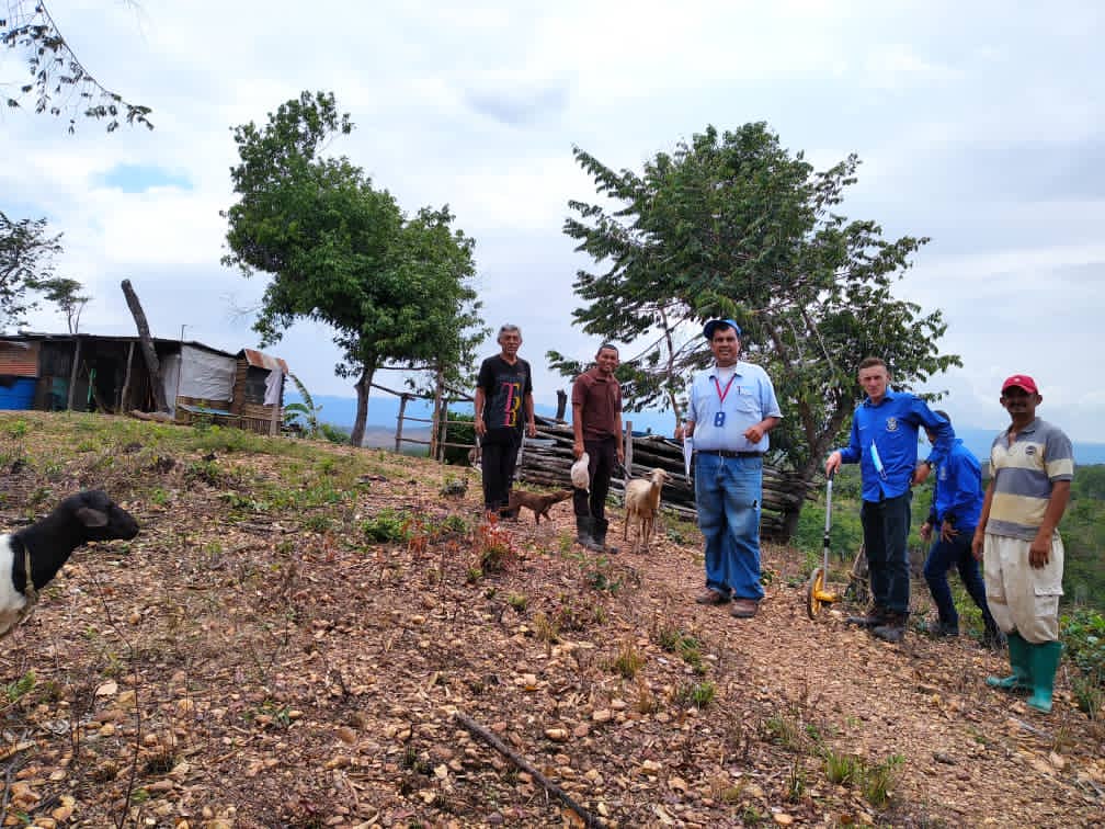 #EnFotos 📷 | El pueblo organizando logrando beneficios para la @BonillaComuna en el sector de Morichal logrando la electrificación en la comunidad 
¡Sólo en revolución se apoya al pueblo! Con <a href="/AdolfoP_Oficial/">Adolfo Pereira Gobernador</a>
<a href="/AngelPradoSP/">AngelPradoSP</a> <a href="/NicolasMaduro/">Nicolás Maduro</a> <a href="/VocesUrgentes/">Comunicación Comunal</a>
#AquilesNazoaEsDelPueblo
