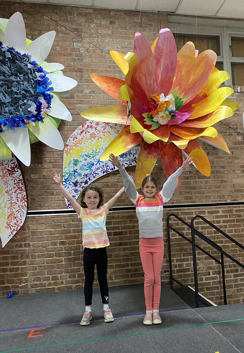 When you show up for rehearsal and you match the set🌺🌈 #WeBloom #LyonLearners #WeAreD34 #twinning
