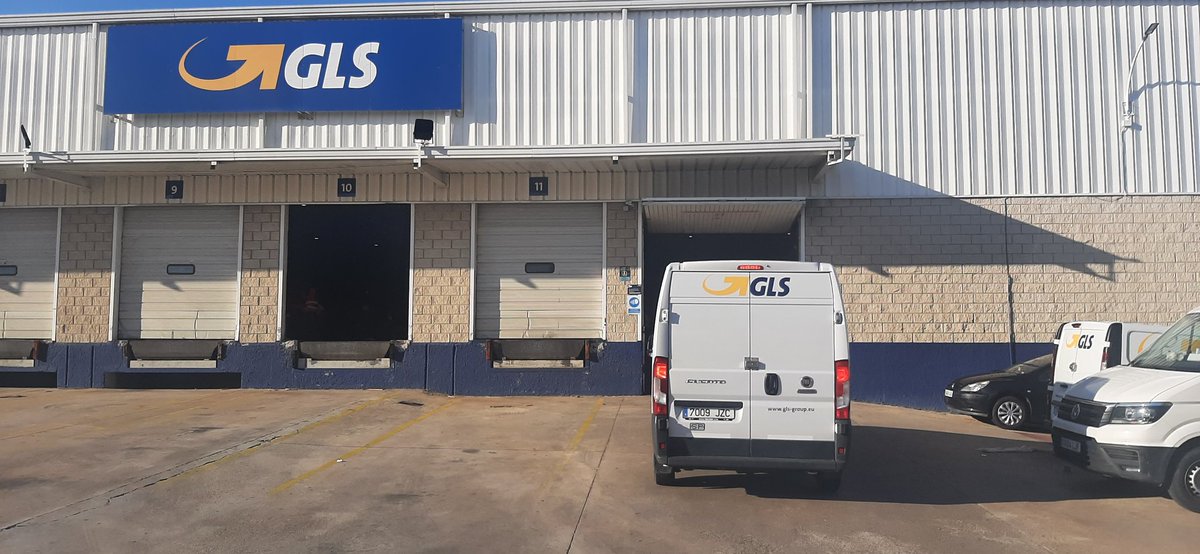 5Matilla's tweet photo. #driverday hora de dejar las recogidas de nuestros clientes para que lleguen a su destino https://t.co/KyJftzshgw