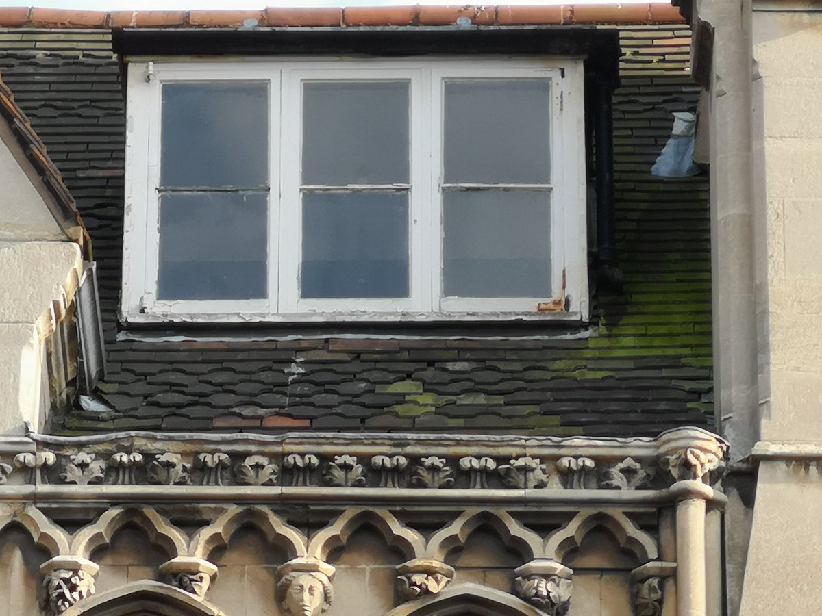 So Browns has a bit of TLC, sort of.
All the plants, debris, and loose paintwork has been removed.
Roof tiles replaced on the Crypt Chambers building.
Had a chat with the workmen. British Land had asked for the work to be done.
It's nice to see the original stone under the paint