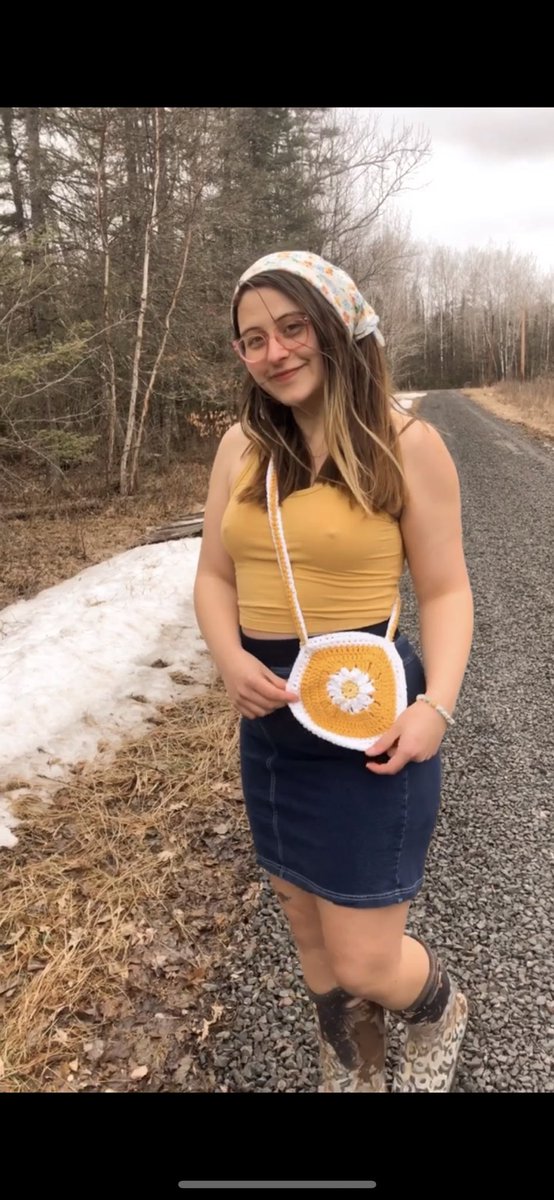 madebybellabee's tweet photo. People seemed to enjoy this cute lil purse I made for my sister so I have a few available on my website now!!! https://t.co/etKWwBVFRX