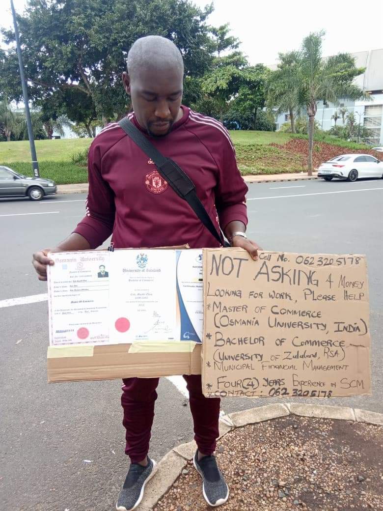 Kindly retweet his employer might be just around the corner.🙏