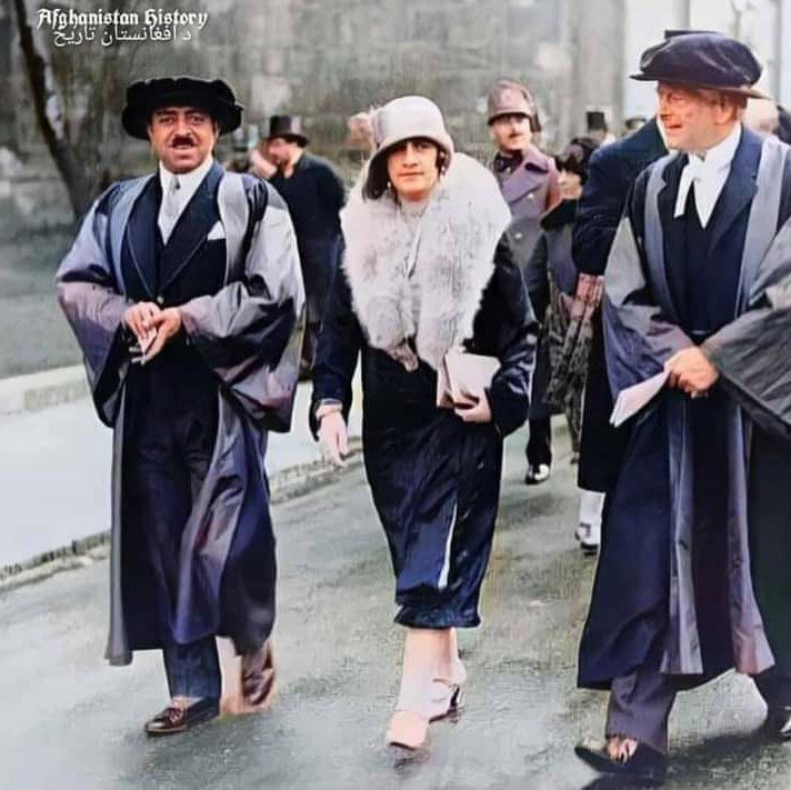 PashtonNaseer's tweet photo. تور کمیس دی ده بخمل 
کمر بند دی د کیلنا وه غازی 
امان الله
#AfghanHeroGhaziAmanullah https://t.co/55D8B5wZBR