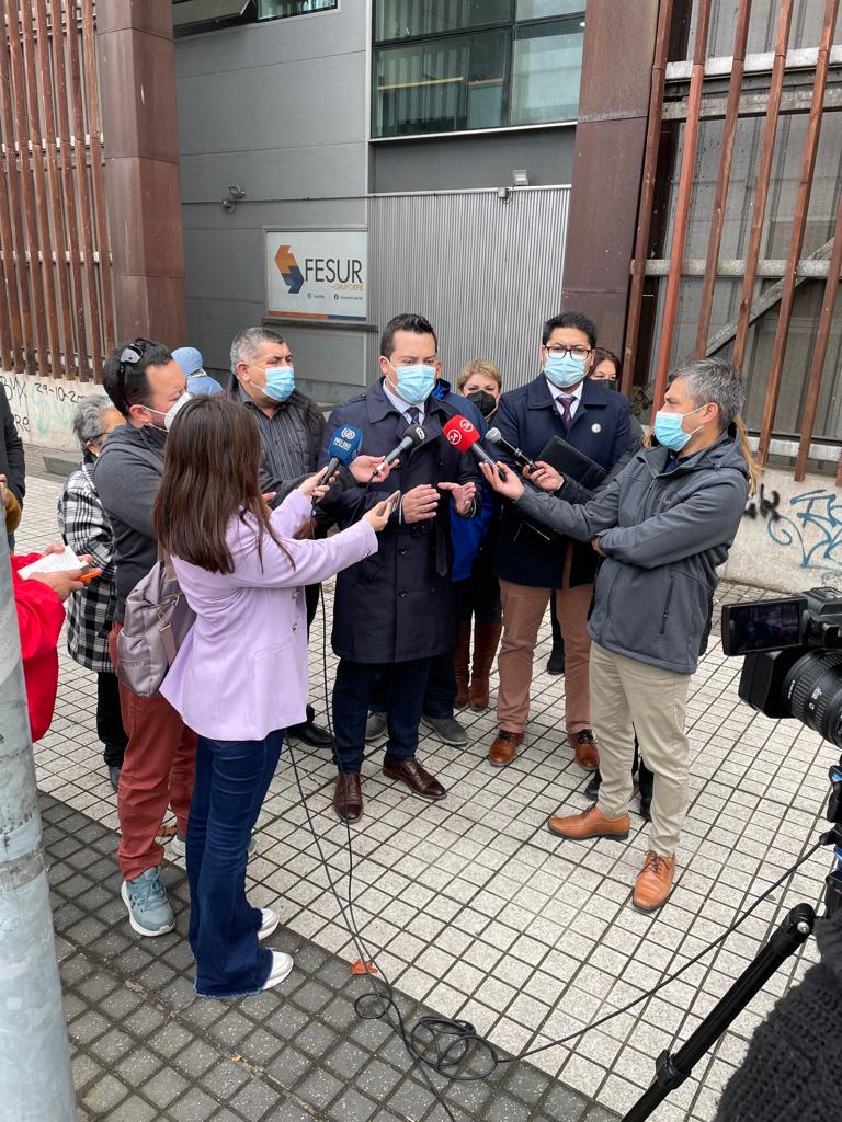 ChamorroCoronel's tweet photo. Invitado por @dani_dresdner, participé en #ComitéRegionalDeSeguridad.
Luego junto a mesas de seguridad y director de Liceo Industrial Metodista presentamos oficio a #EfeSur. Ellos deben tomar medidas, no queremos que vuelvan a ocurrir accidentes lamentables en nuestra ciudad. https://t.co/WgwVBg6eyU