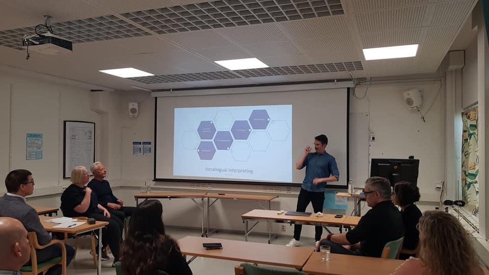 ChristophTester's tweet image. I had the pleasure of presenting my research on intralingual interpreting in the courtroom at the Stockholm University last week. Than you so much for inviting me to your beautiful city. @GallaudetDOIT @GallaudetU @Stockholm_Uni @HW_LifeinLINCS #deafinterpreter #DI #intralingual