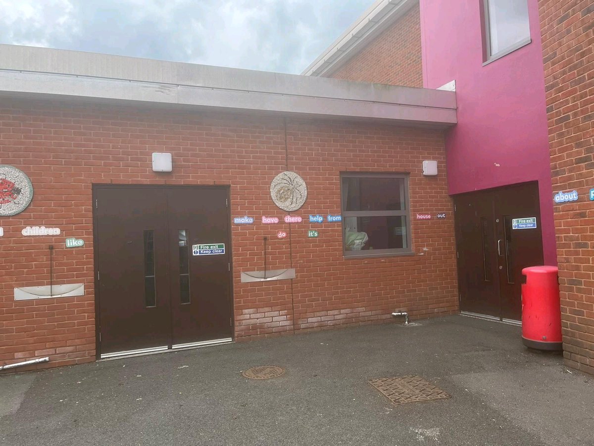 Carrying out external lighting PPM remedial work last week during half term across 2x schools in the Birmingham area 💡 

These defects were recorded in our last PPM inspection and have now been rectified.

For all your electrical/compliance works feel free to get in touch 👌