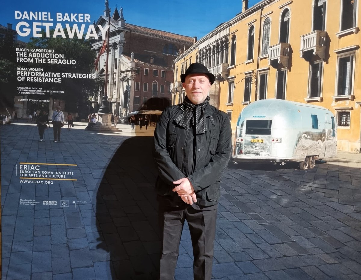 isaacblake1979's tweet photo. Dr Daniel Baker, says: “So proud to be at the #VeniceBiennale to support the #Roma presence including: Małgorzta Mirga-Tas at the Polish Pavilion, and Eugen Raportoru at the #RomaPavilion. Thanks to @ERIAC_official and all involved.”
Image: GETAWAY © #DanielBaker https://t.co/Y5Z0Q29QQz