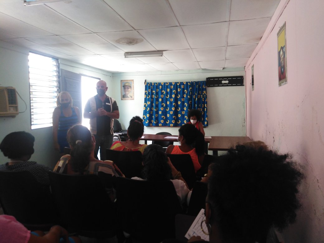RandySantanaGo1's tweet photo. Se efectua en la empresa provincial de farmacia y ópticas asamblea de afiliados, rindiendo cuentas a los trabajadores, dando la participación a todos para un mejor funcionamiento del colectivo #VamosConTodo #cubaviveytrabaja https://t.co/toPVw05uPL