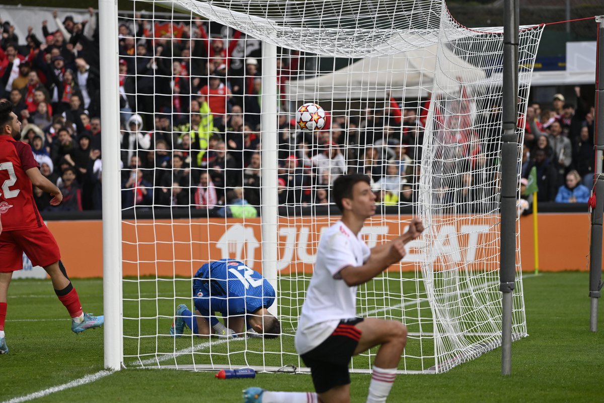 UEFAMensYouth's tweet photo. No team has scored even four in a #UYL final, @SLBenfica have 5 with 20 minutes left! 🤯 https://t.co/4Qw3p0polp