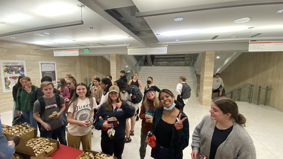 MarriottLibrary's tweet photo. Bagels from the Learning Center! Plus snacks &amp; supplies. Level 2 while supplies last! #stressbusterweek https://t.co/iw3o9chGLq