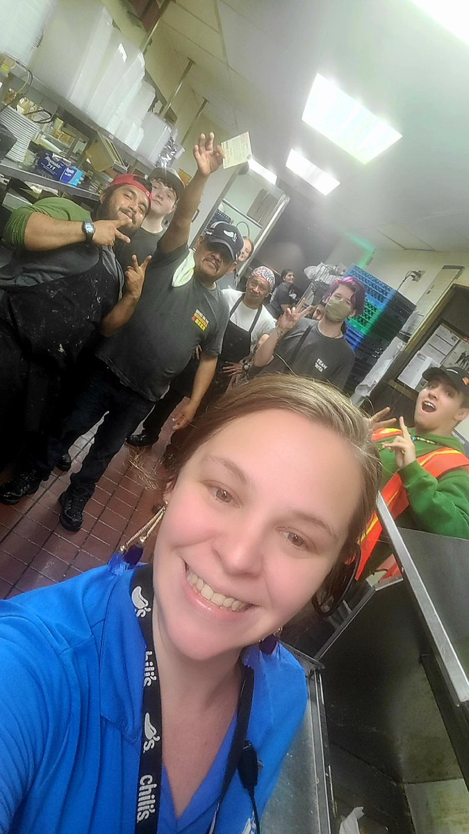 byefelicia929's tweet photo. Make them feel special.... super thankful for Manny for stepping in for dish tonight when we found ourselves without! He crushed it and we had a clean empty dish land all night!!! @EugeneFunnyMan @amanda3mckinney @BrittneyJarboe
#MOOREBETTER https://t.co/isUqT8dueG