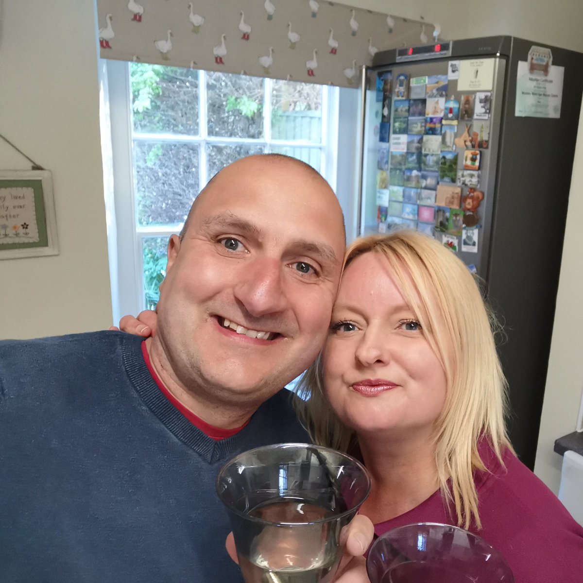 lazyperfection's tweet photo. Monday evening wine selfie #selfie #kitchenselfie #wineoclock #mondaydrinks https://t.co/TbbQskNsXQ