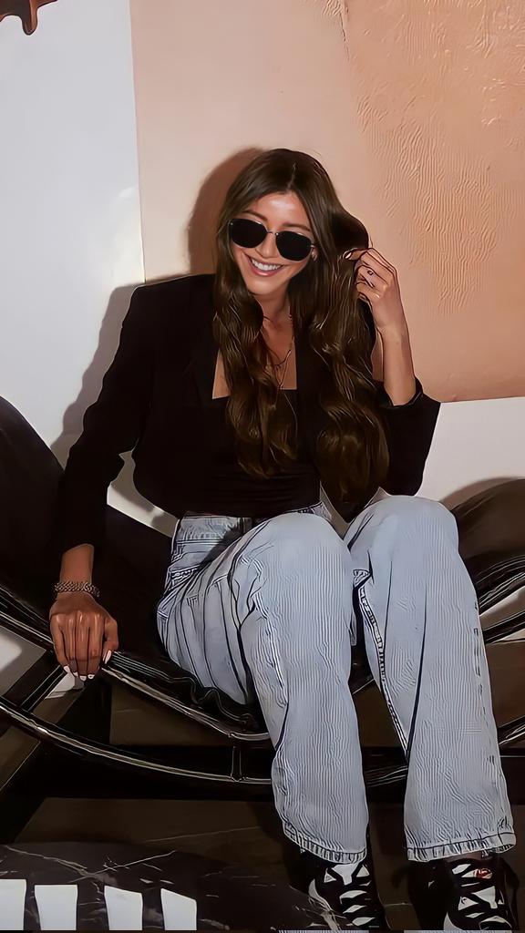 HQCALDER's tweet photo. HQ eleanor | April 25, 2022. ♥︎ 

CALDER X YSL https://t.co/tUtiTJmN8N