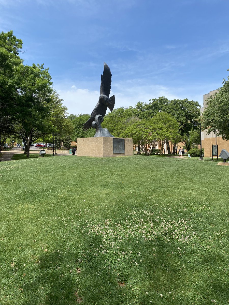 MrsLovett98's tweet photo. UNT pics with HHS AVID. @HawksCounselor @HHSAVID1  @Amy_Boughton https://t.co/AfUL9n3tV4