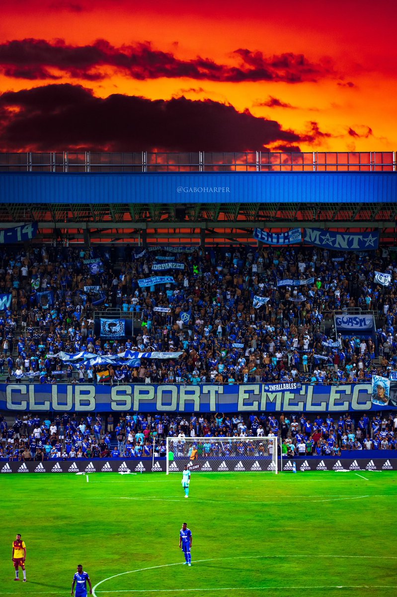 Gabo_Harper's tweet photo. Al ver estas fotos simplemente quise 🥲 disfruten lo que para mi fue el plato fuerte del día de ayer el MAJESTUOSO GEORGE LEWIS CAPWELL adornado por un maravilloso atardecer en nuestra ciudad #Guayaquil #emelec @CSEmelec https://t.co/z3w1co4kAA