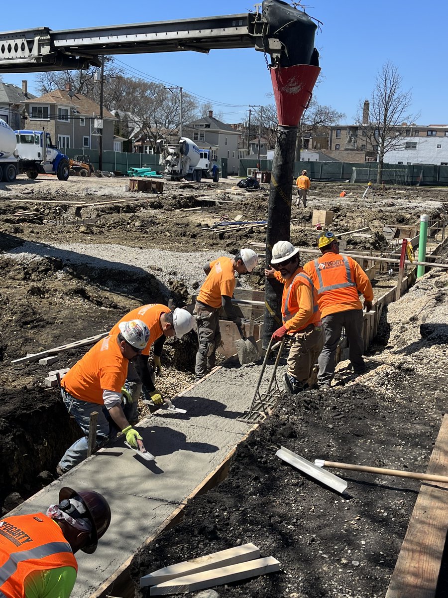 ParkDistOakPark's tweet photo. Concrete is poured! The beginning phases of the CRC are coming along and we couldn't be more excited! Learn more about the new Community Recreation Center at https://t.co/8bW9GBkMRT
Parks Foundation of Oak Park  #pdop #construction https://t.co/XoHRi8TXnl