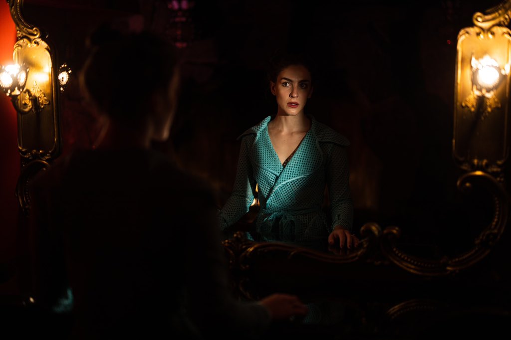 Good Morning to all the beautiful guests of the Inn! 💕 now say it back 👀 or else… 🔪🎂