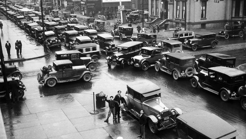 .. and America’s #trafficlaws, birthed on this day in #NewYork, were increasingly designed to safeguard drivers from each other, rather than pedestrians from cars.
#history #nychistory #streetsofNYC #automotivehistory #driving #traffic #trafficregulation #lawandorder #safestreets
