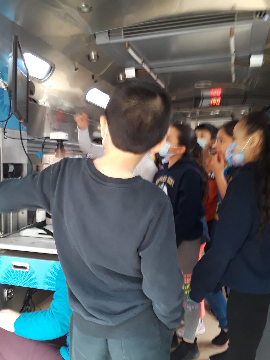 Thanks to the @BioBus for sharing your love of science with @hkentschool students!
