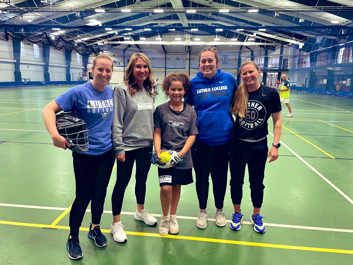 NorseSoftball's tweet image. We had so much 🥎💙 fun this morning with 9-year-old Shanae Lonning! @kennyc_10 #pitchinglesson @MoranLonning @norsesports #firstClassOf2030recruit #team54 @luthercollege