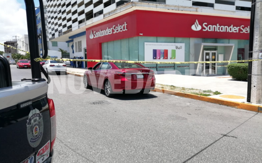novedadesqroo's tweet photo. 🔴#AlMomento | Se reporta una persona baleada a un costado de plaza Malecón Las Américas de #Cancún.

En breve más información. https://t.co/PXfANdETqF