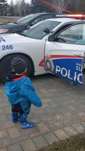 SudburyPolice's tweet photo. We received this msg: "Just wanted to give big shoutout to Cst. Adam for stopping by at my home daycare while we were playing outside. Not only did he show them how the sirens worked; he even reminded the little ones about safety. Thank you for bringing smiles to the kids faces!" https://t.co/CELowzYoGb
