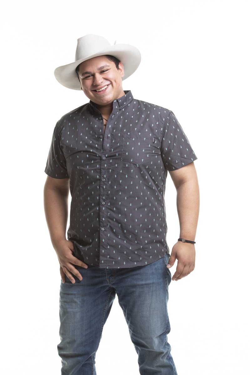 _rigonavaira's tweet photo. If they were to model a Build-A-Bear after me, I feel like they would use this picture as a reference. 😂

Feliz Lunes mi gente! 🙏🏽 https://t.co/BosrMn8BBq