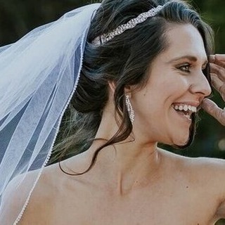 Der Brautschleier - eine alte Tradition

Schon seit Jahrzehnten ist der Schleier eine beliebte Variante, um dem Brautkleid das gewisse Etwas zu verleihen.

Den Link findet ihr in der Bio.

#heiraten #brautschleier