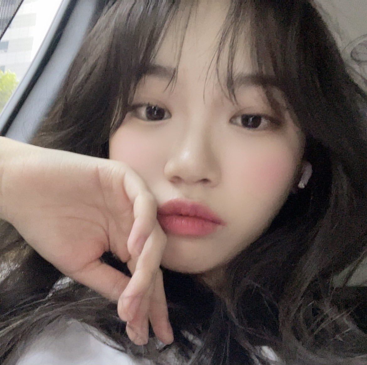 KCWFILES's tweet photo. chaewon's best selfies to date https://t.co/exku3gkQTo