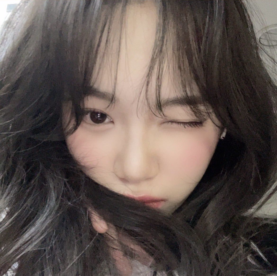 KCWFILES's tweet photo. chaewon's best selfies to date https://t.co/exku3gkQTo