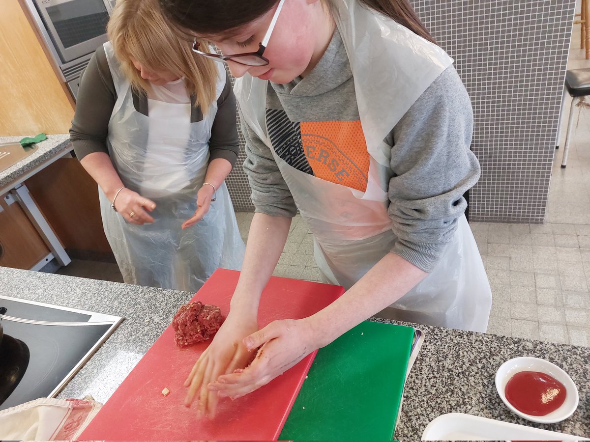 ATU St Angelas (@atustangelas) on Twitter photo County Sligo Under 16 Ladies GAA Team are here on campus cooking up a storm this evening to learn all about Recipes for Success!
Home-made Beef Burgers 🍔
Spiced Sweet Potato Wedges 🥔
Garden Salad 🥗
Blueberry and Banana Muffins 🍌
#GAA #WeAreCommunity
<a href="/Rego101/">Colin Regan</a> County Sligo Under 16 Ladies GAA Team are here on campus cooking up a storm this evening to learn all about Recipes for Success!
Home-made Beef Burgers 🍔
Spiced Sweet Potato Wedges 🥔
Garden Salad 🥗
Blueberry and Banana Muffins 🍌
#GAA #WeAreCommunity
<a href="/Rego101/">Colin Regan</a>