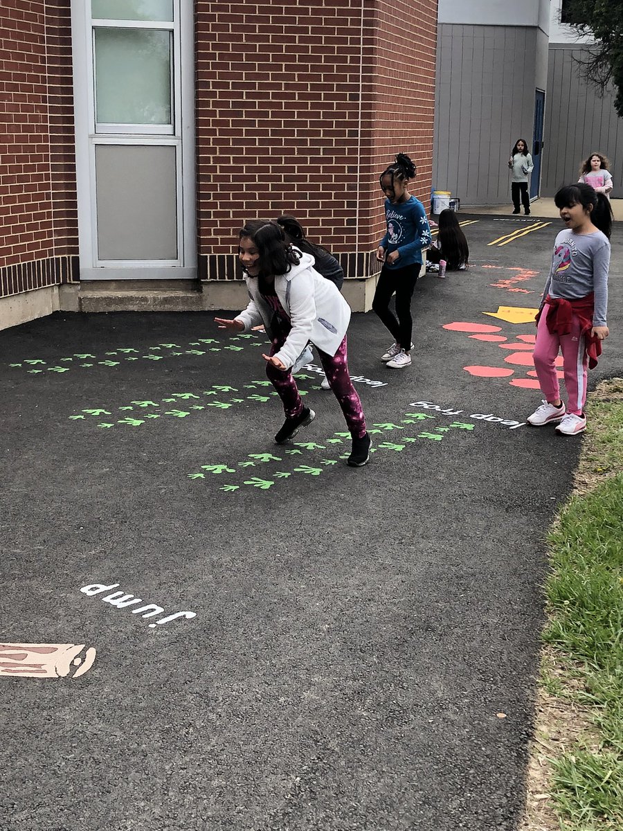 Thanks Marbrook PTO for the new stencils on the blacktop! #GoMarbrookDolphins @mayaaldas <a href="/MarbrookPrincip/">Maribeth Courtney</a> <a href="/marbrook_pto/">Marbrook PTO</a>