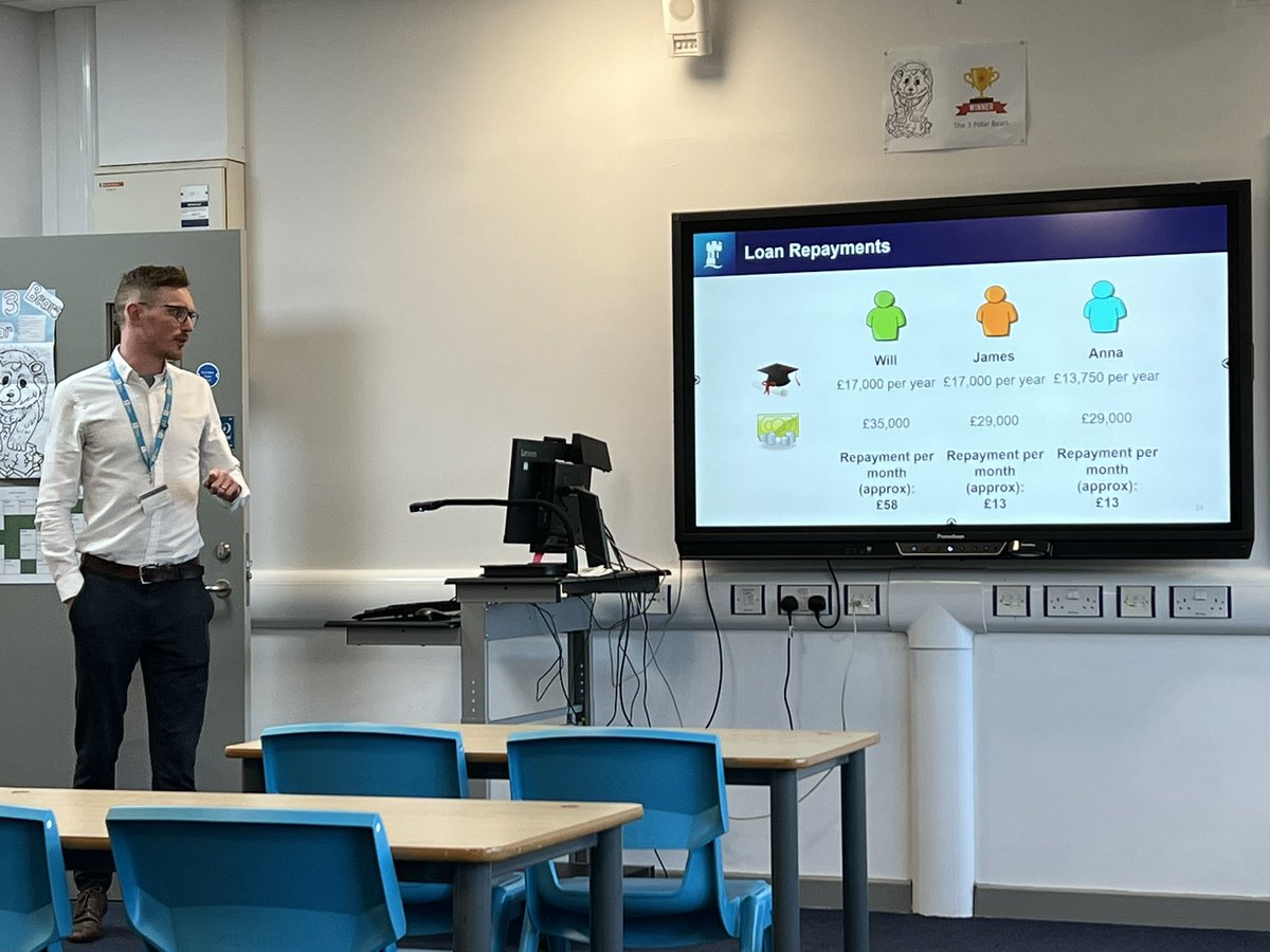 KHCA6thForm's tweet photo. It was great having Isaac from the @UoNPost16 team in this evening to deliver a fantastic presentation on Student Finance for parents of our Year 13 students. Thanks for coming. https://t.co/lyB7TvDmat